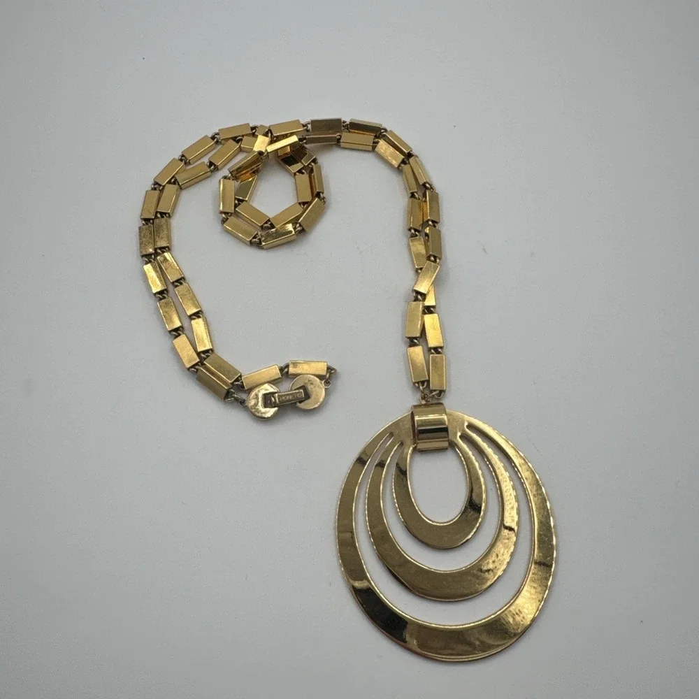 Vtg Monet  Midcentury Modern Goldplate Large‎ Oval Pendant Long Necklace 1966